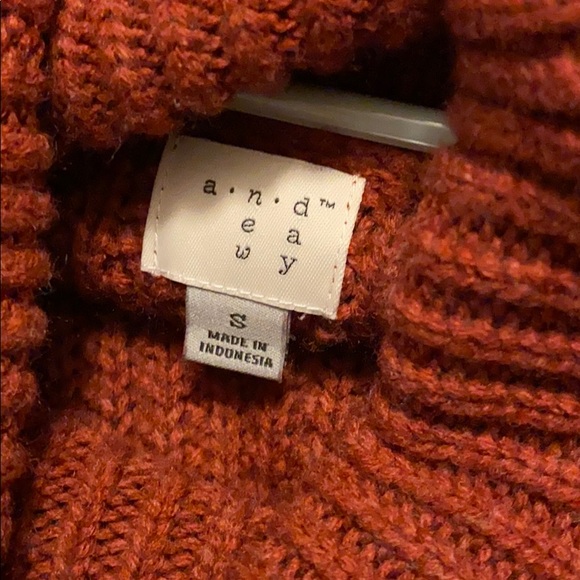 Rose red sweater - Picture 2 of 2